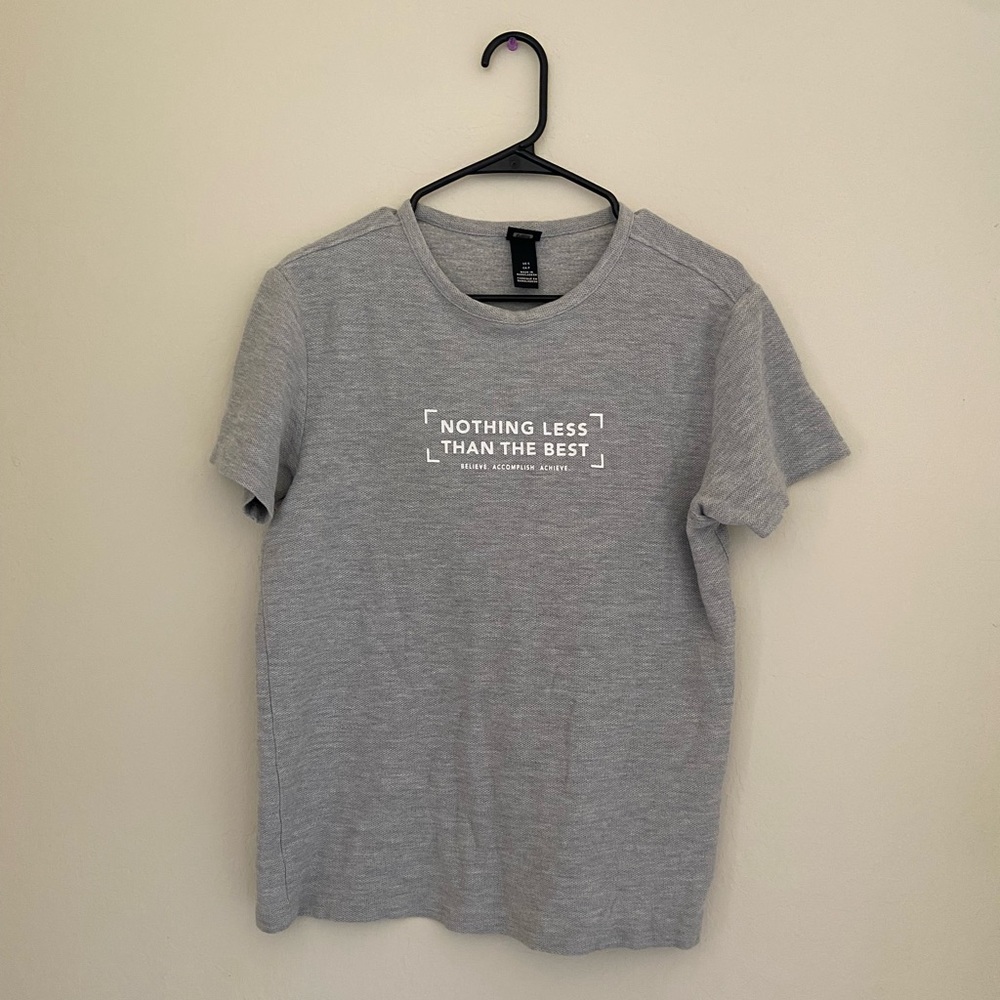 H&M tee shirt light gray Men’s size Small